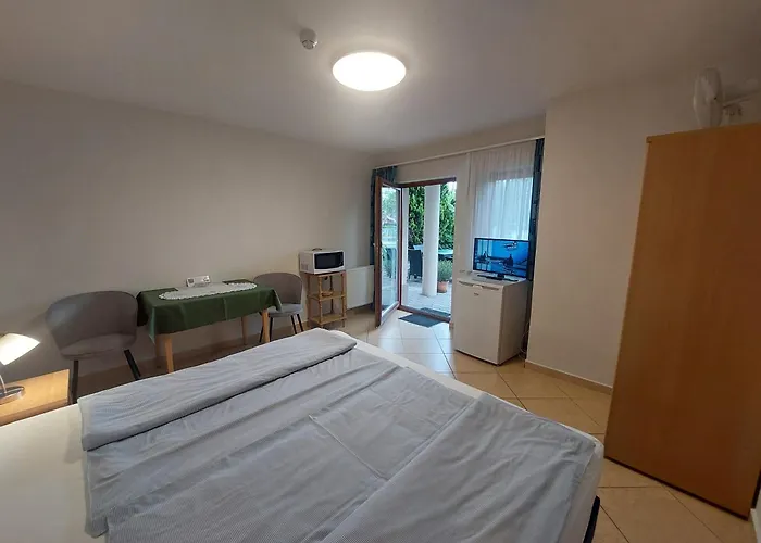 Апартаменты Anita Apartmanhaz *